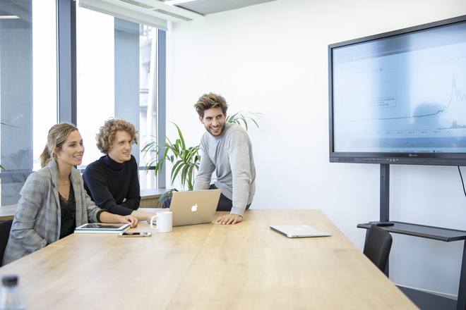Oficinas con luz natural - First Workplaces
